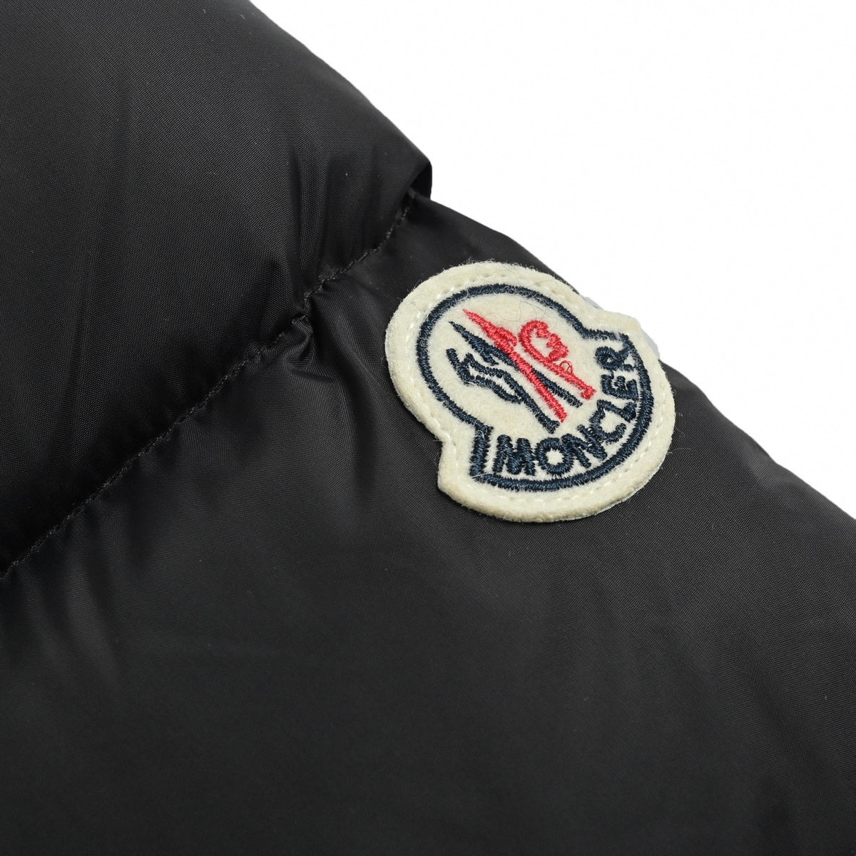 Avoce Cinch-Waist Hooded Short Down Jacket in Matte Black