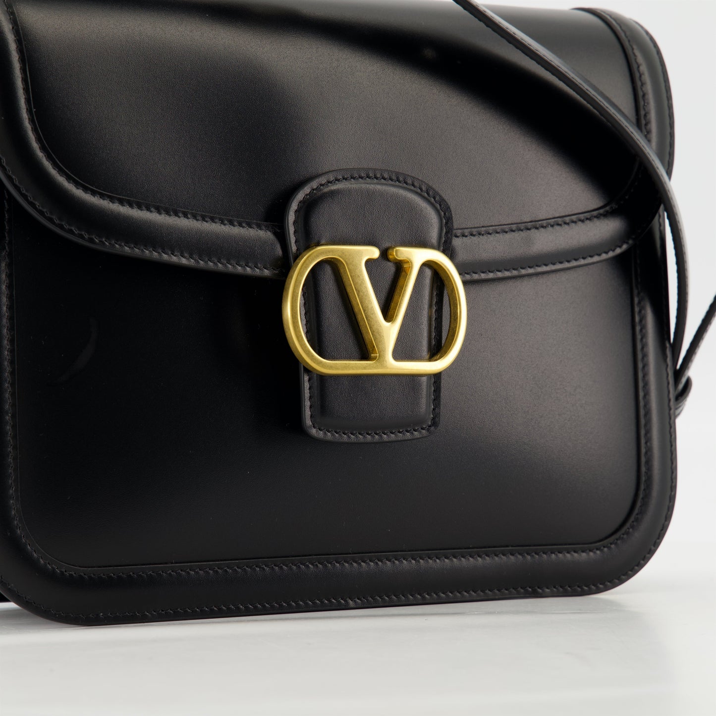 VLogo 9T05 Shoulder Bag