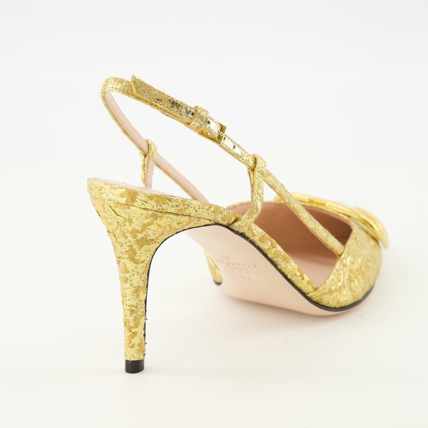 Vlogo Pumps in Golden Fabric