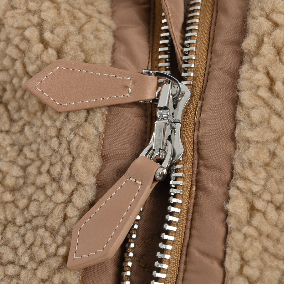 B Motif Deep Pile Fleece Jacket | Beige