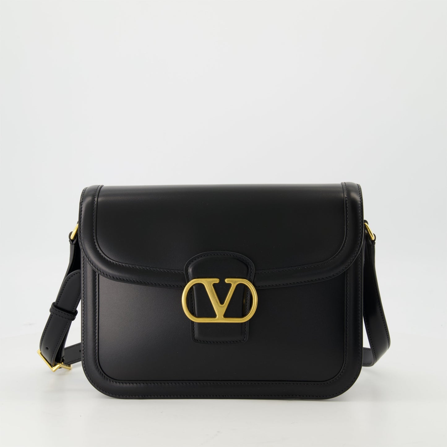 VLogo 9T05 Shoulder Bag