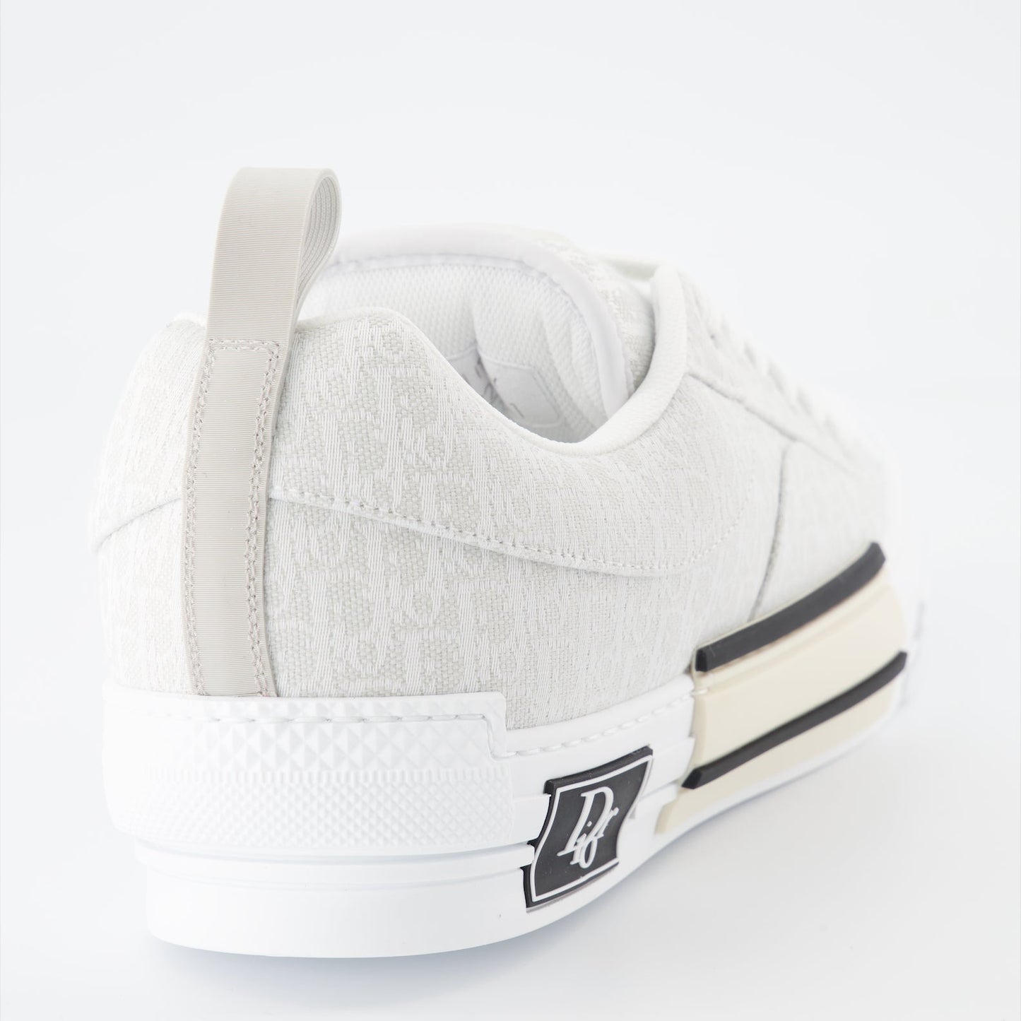 B23 sneakers