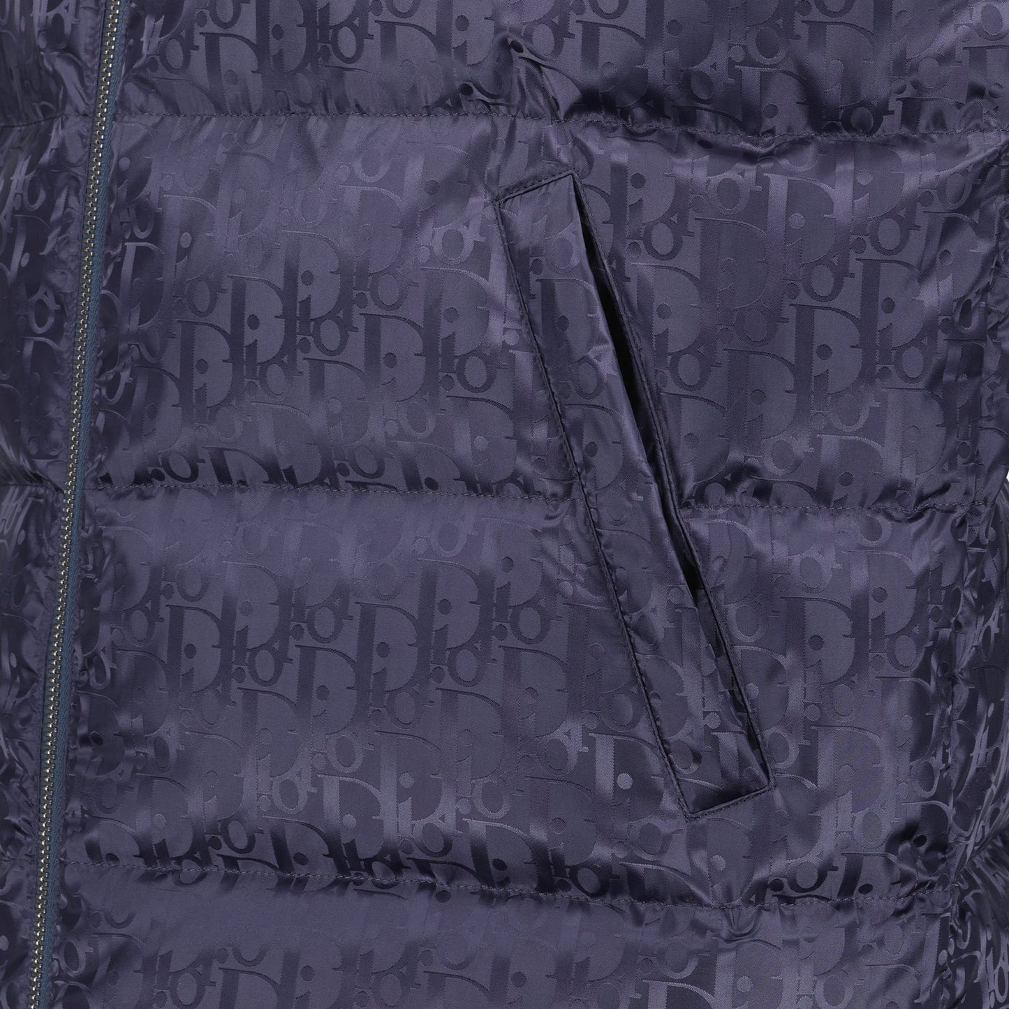 Sleeveless down jacket