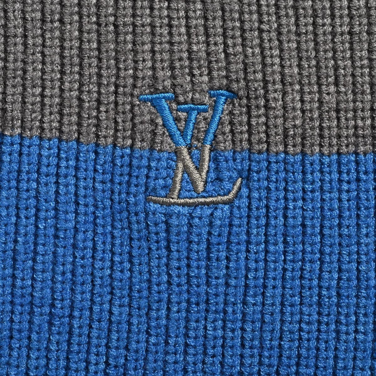 Color-Blocked Ribbed Wool Polo Collar Sweater in Grey & Electric Blue