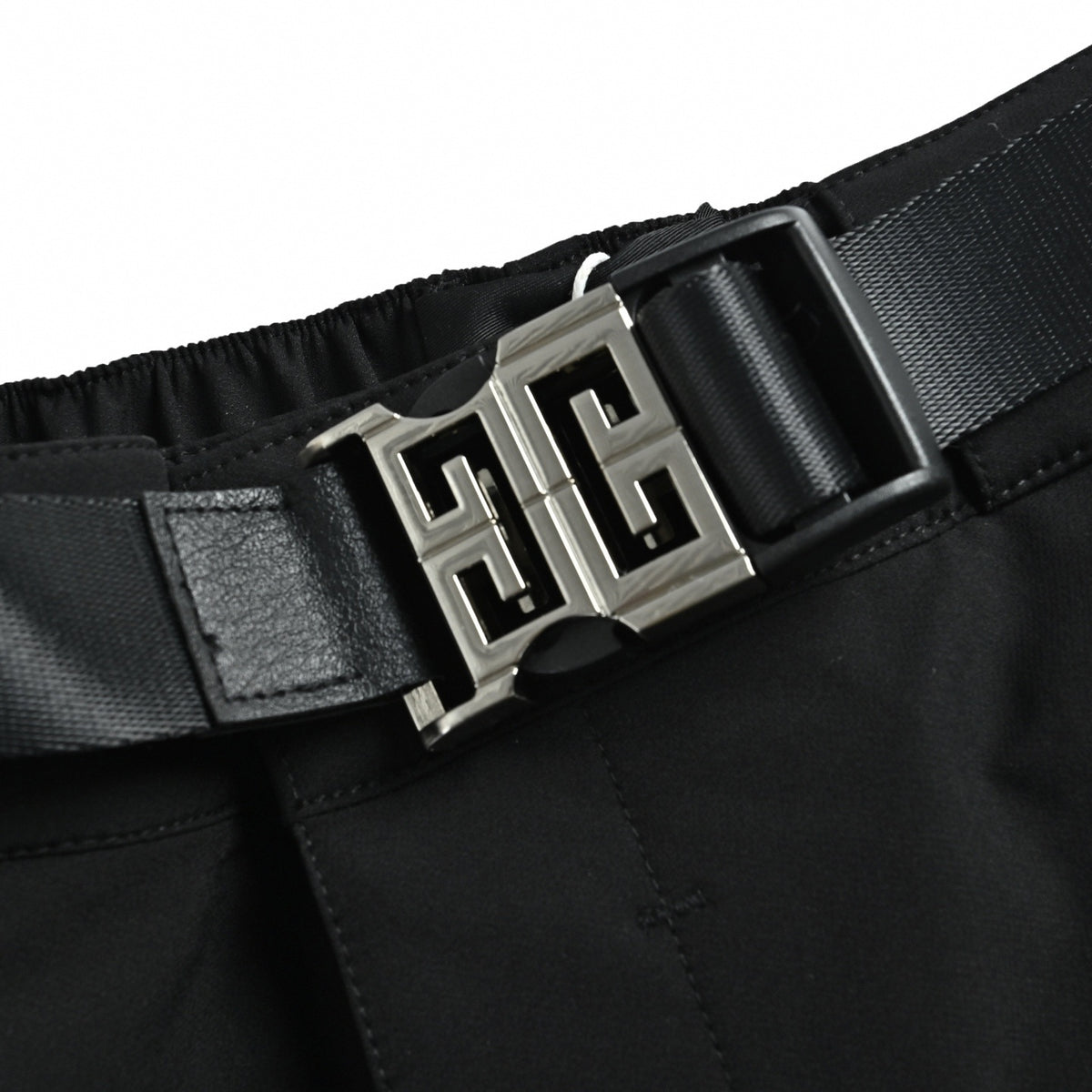 4G Buckle Thigh-Zip Cargo Pants in Black